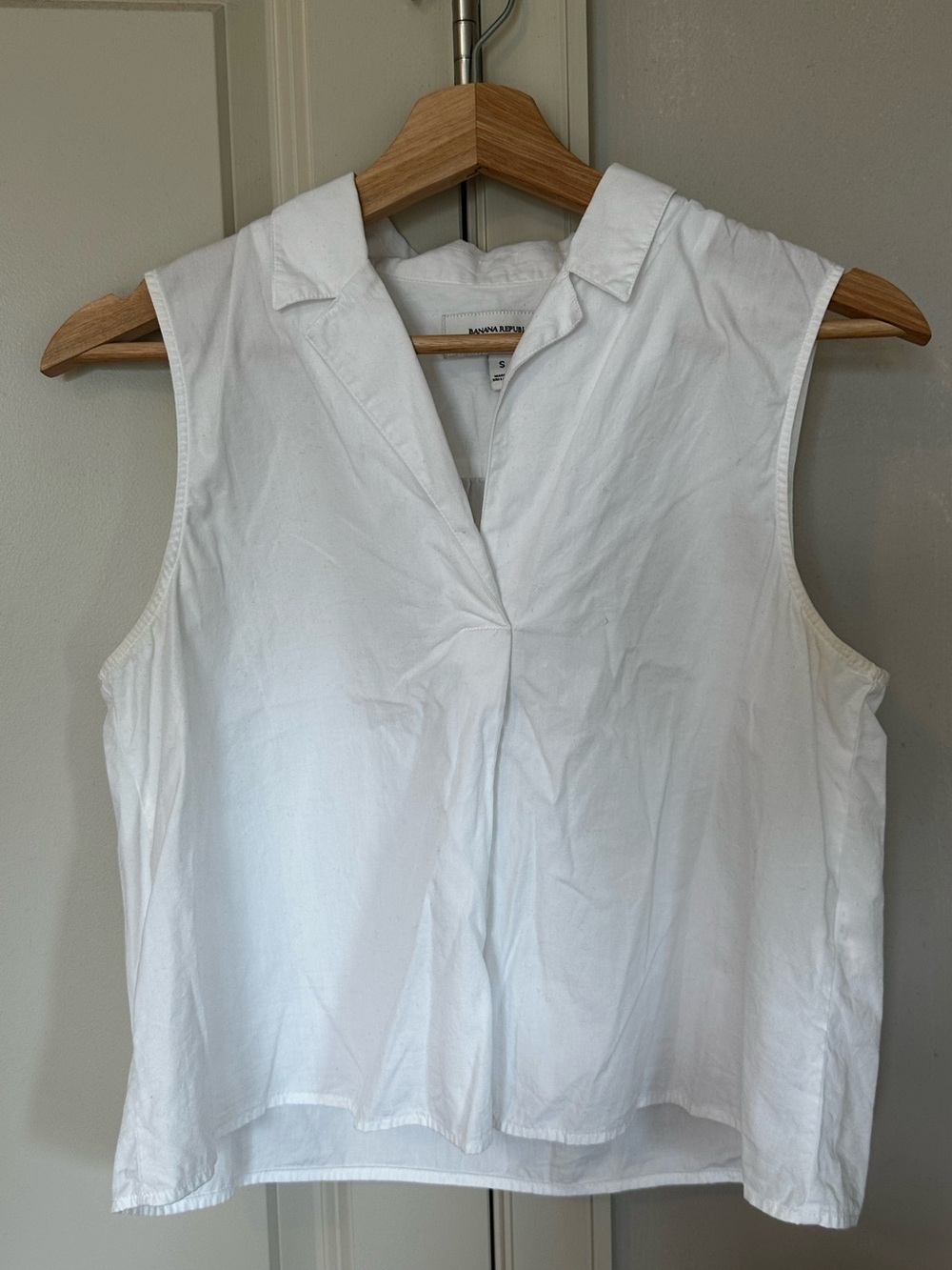 White Sleeveless Collared Top - Picture 1 of 6